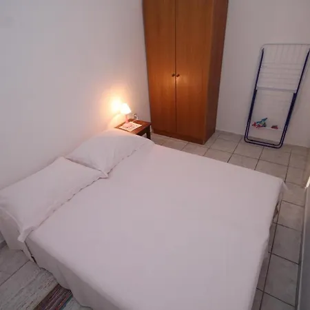 Studio 6185b Razanac