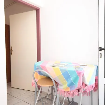 Studio 6185b Apartment *